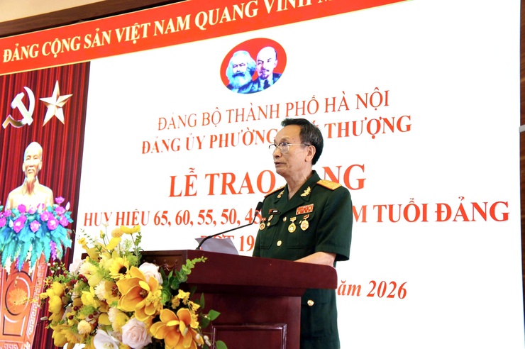 Phường Phú Thượng trang trọng tổ chức Lễ trao tặng Huy hiệu Đảng đợt 19/5/2026- Ảnh 8.