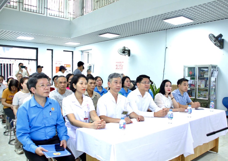 Phường Phú Thượng tổ chức ký kết phối hợp chăm sóc sức khỏe và khám miễn phí cho đoàn viên, người lao động nhân Tháng Công nhân năm 2026- Ảnh 1.
