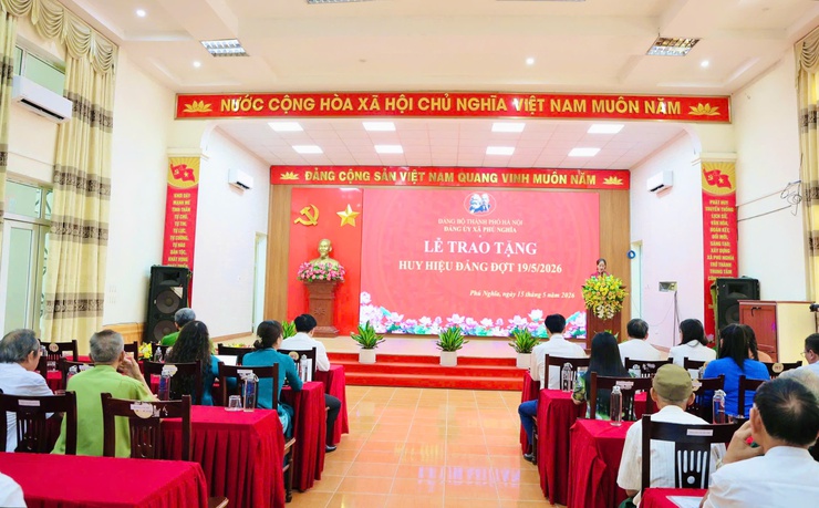 Đảng bộ xã Phú Nghĩa tổ chức Lễ trao tặng Huy hiệu Đảng đợt 19/5/2026- Ảnh 3.