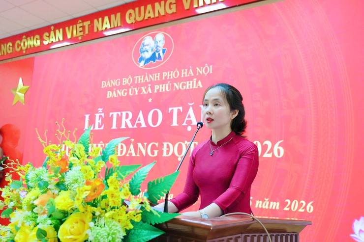 Đảng bộ xã Phú Nghĩa tổ chức Lễ trao tặng Huy hiệu Đảng đợt 19/5/2026- Ảnh 4.