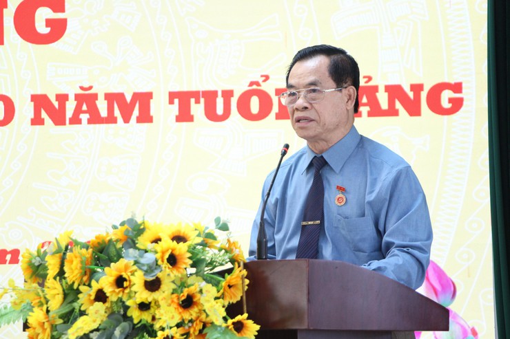 Trang trọng Lễ trao tặng Huy hiệu Đảng dịp 19/5- Ảnh 2.