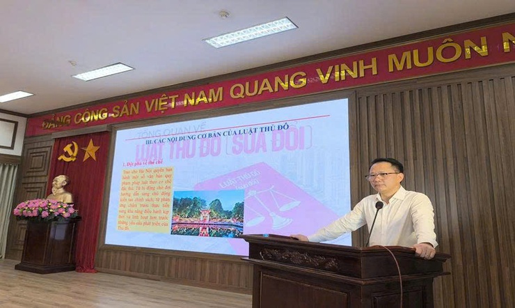 Đảng ủy phường Đông Ngạc tổ chức hội nghị Quán triệt, triển khai các văn bản của Trung ương, Thành ủy và Đảng ủy phường
- Ảnh 2.