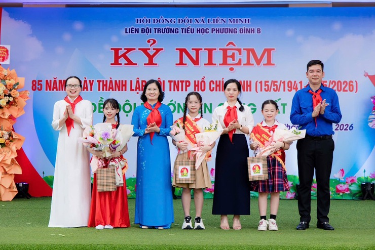 Hội đồng Đội xã phối hợp với Liên đội trường Tiểu học Phương Đình B tổ chức Kỷ niệm 85 năm Ngày thành lập Đội Thiếu niên tiền phong Hồ Chí Minh (15/5/1941- 15/5/2026)- Ảnh 8.