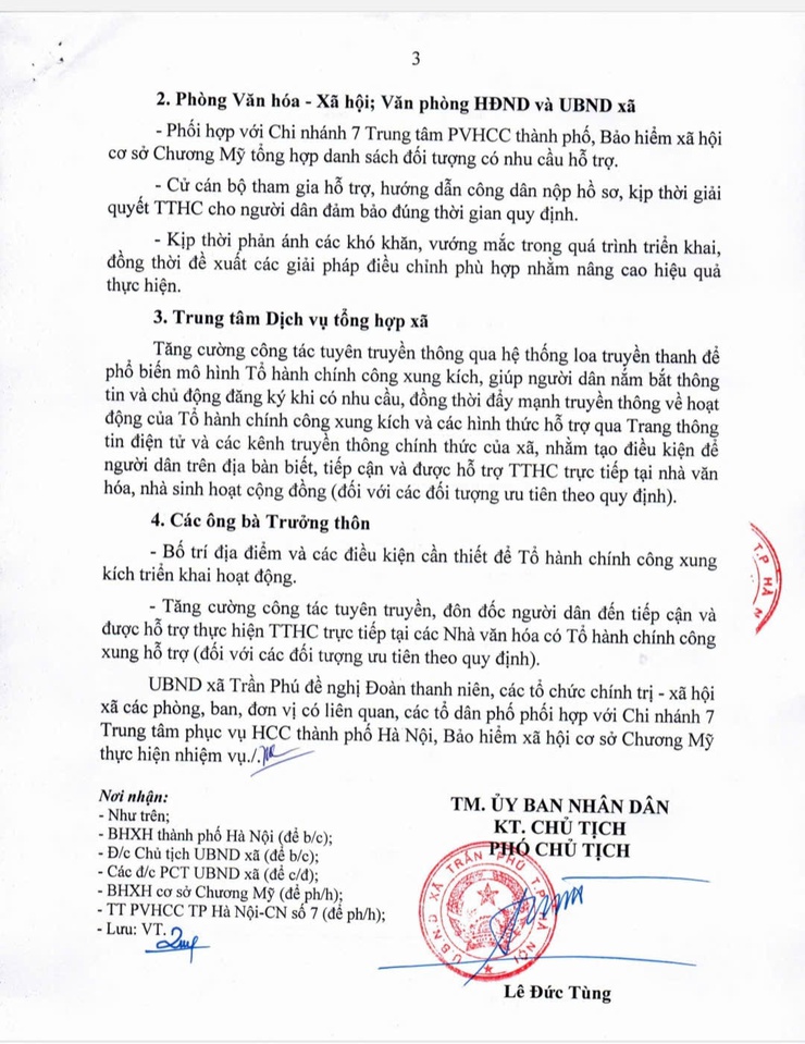 Hỗ trợ chứng thực chữ ký uỷ quyền nhận lương hưu cho người cao tuổi, gia đình chính sách và người yếu thế trên địa bàn xã Trần Phú- Ảnh 3.