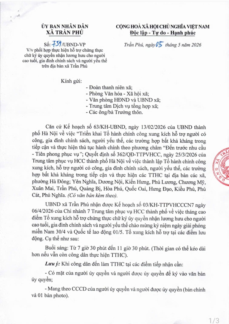 Hỗ trợ chứng thực chữ ký uỷ quyền nhận lương hưu cho người cao tuổi, gia đình chính sách và người yếu thế trên địa bàn xã Trần Phú- Ảnh 1.