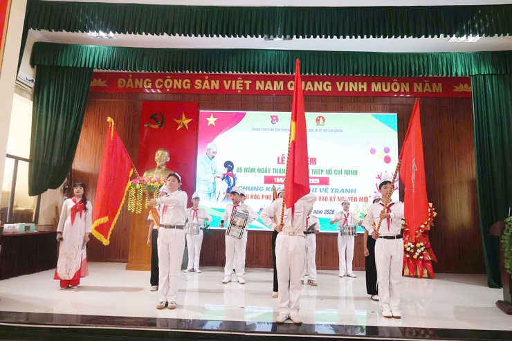 Lễ kỷ niệm 85 năm Ngày thành lập Đội và chung khảo Hội thi Vẽ tranh "Thiếu nhi Hoà Phú - Vững bước tiến vào kỷ nguyên mới"- Ảnh 4.