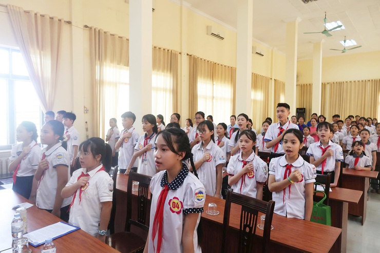 Lễ kỷ niệm 85 năm Ngày thành lập Đội và chung khảo Hội thi Vẽ tranh "Thiếu nhi Hoà Phú - Vững bước tiến vào kỷ nguyên mới"- Ảnh 5.