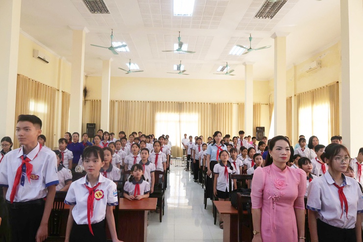 Lễ kỷ niệm 85 năm Ngày thành lập Đội và chung khảo Hội thi Vẽ tranh "Thiếu nhi Hoà Phú - Vững bước tiến vào kỷ nguyên mới"- Ảnh 7.