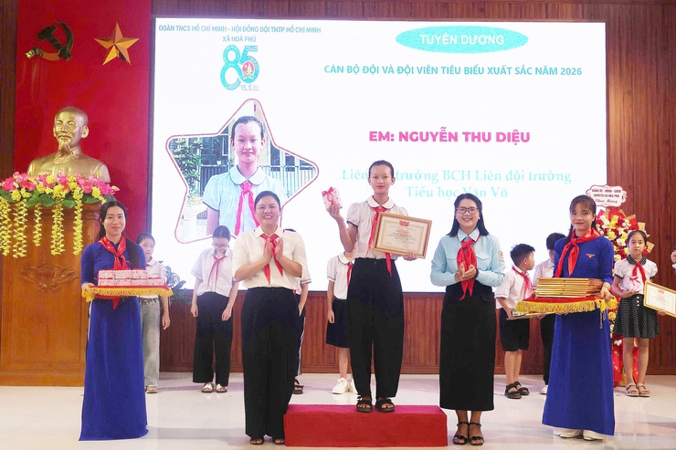 Lễ kỷ niệm 85 năm Ngày thành lập Đội và chung khảo Hội thi Vẽ tranh "Thiếu nhi Hoà Phú - Vững bước tiến vào kỷ nguyên mới"- Ảnh 13.
