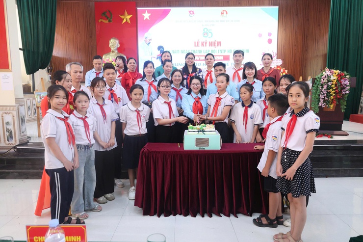 Lễ kỷ niệm 85 năm Ngày thành lập Đội và chung khảo Hội thi Vẽ tranh "Thiếu nhi Hoà Phú - Vững bước tiến vào kỷ nguyên mới"- Ảnh 27.