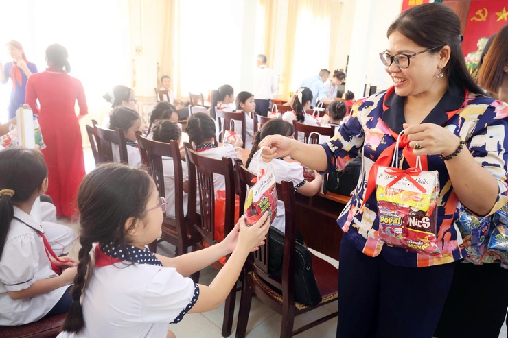 Lễ kỷ niệm 85 năm Ngày thành lập Đội và chung khảo Hội thi Vẽ tranh "Thiếu nhi Hoà Phú - Vững bước tiến vào kỷ nguyên mới"- Ảnh 29.