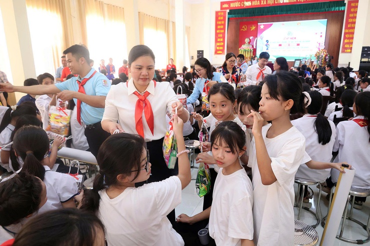 Lễ kỷ niệm 85 năm Ngày thành lập Đội và chung khảo Hội thi Vẽ tranh "Thiếu nhi Hoà Phú - Vững bước tiến vào kỷ nguyên mới"- Ảnh 31.