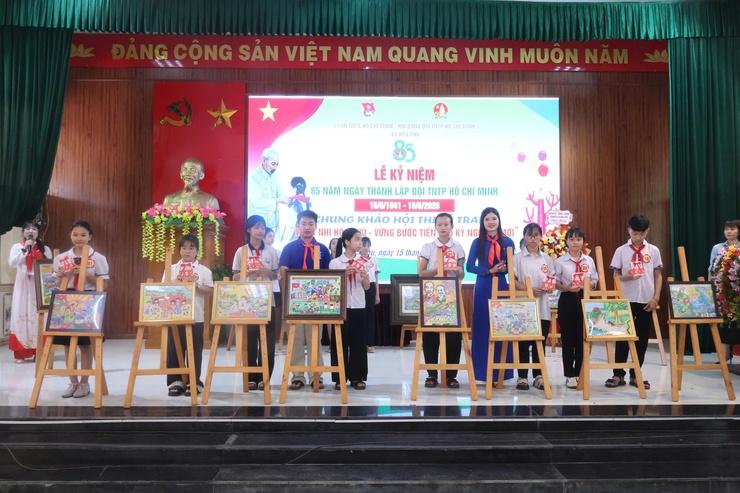Lễ kỷ niệm 85 năm Ngày thành lập Đội và chung khảo Hội thi Vẽ tranh "Thiếu nhi Hoà Phú - Vững bước tiến vào kỷ nguyên mới"- Ảnh 23.