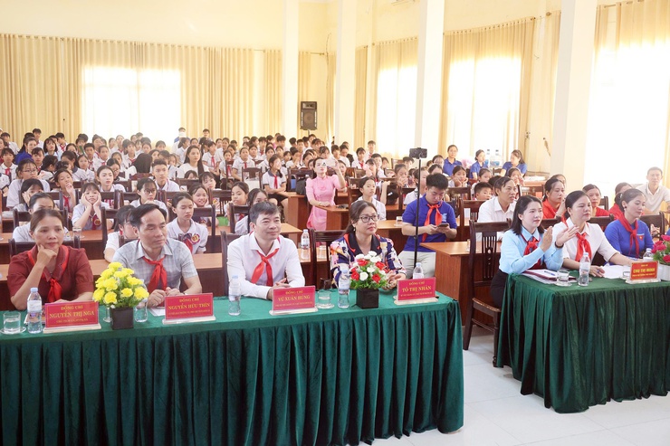 Lễ kỷ niệm 85 năm Ngày thành lập Đội và chung khảo Hội thi Vẽ tranh "Thiếu nhi Hoà Phú - Vững bước tiến vào kỷ nguyên mới"- Ảnh 2.