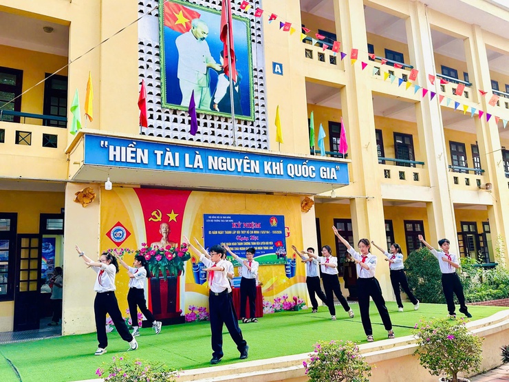 THCS Tam Hưng sôi nổi chuỗi hoạt động chào mừng 85 năm Ngày thành lập Đội TNTP Hồ Chí Minh và 136 năm Ngày sinh Chủ tịch Hồ Chí Minh- Ảnh 4.