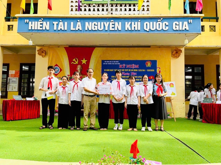 THCS Tam Hưng sôi nổi chuỗi hoạt động chào mừng 85 năm Ngày thành lập Đội TNTP Hồ Chí Minh và 136 năm Ngày sinh Chủ tịch Hồ Chí Minh- Ảnh 3.