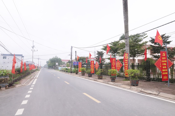 Xã Hòa Phú rực rỡ cờ hoa thiết thực chào mừng Kỷ niệm 136 năm ngày sinh Chủ tịch Hồ Chí Minh- Ảnh 3.