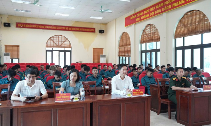 Xã Dương Hoà huấn luyện lực lượng dân quân cơ động năm 2026 - Ảnh 1.