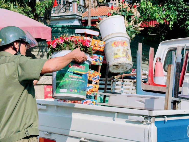 “Không có vùng cấm, không có ngoại lệ" trong xử lý "điểm nghẽn" trật tự đô thị ở Nam Phù- Ảnh 11.