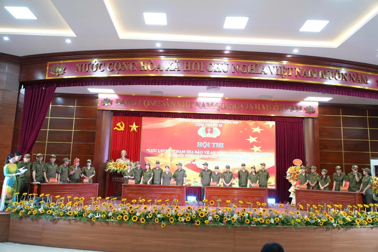 SÔI NỔI HỘI THI “LỰC LƯỢNG THAM GIA BẢO VỆ AN NINH, TRẬT TỰ Ở CƠ SỞ GIỎI” CỤM THI SỐ 15 - THÀNH PHỐ HÀ NỘI NĂM 2026 - Ảnh 5.