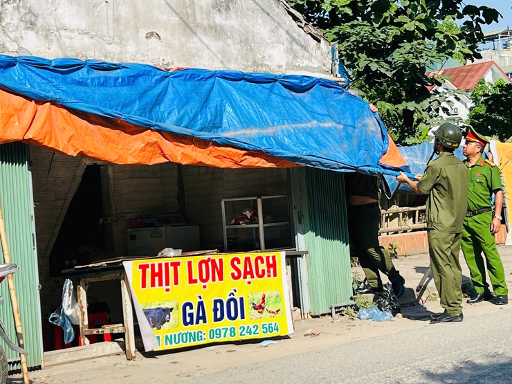 “Không có vùng cấm, không có ngoại lệ" trong xử lý "điểm nghẽn" trật tự đô thị ở Nam Phù- Ảnh 7.