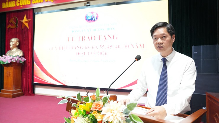 28 đảng viên thuộc Đảng bộ xã Dương Hoà được trao tặng Huy hiệu Đảng đợt 19/5/2026- Ảnh 8.