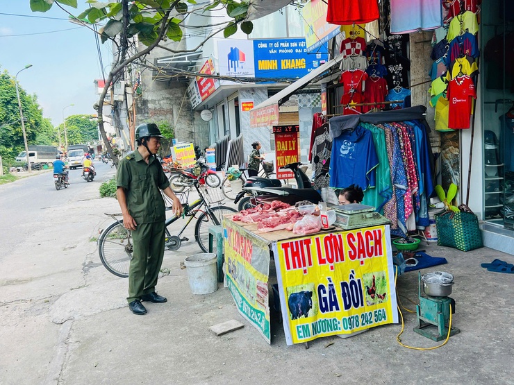 “Không có vùng cấm, không có ngoại lệ" trong xử lý "điểm nghẽn" trật tự đô thị ở Nam Phù- Ảnh 6.