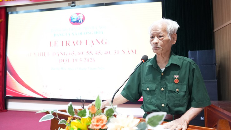28 đảng viên thuộc Đảng bộ xã Dương Hoà được trao tặng Huy hiệu Đảng đợt 19/5/2026- Ảnh 9.