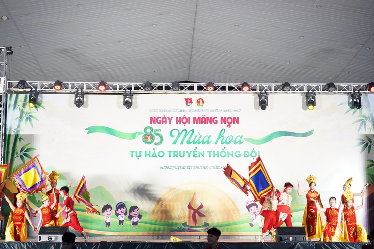 Liên hoan văn nghệ “85 mùa hoa – Đội ta lớn lên cùng đất nước”- Ảnh 2.