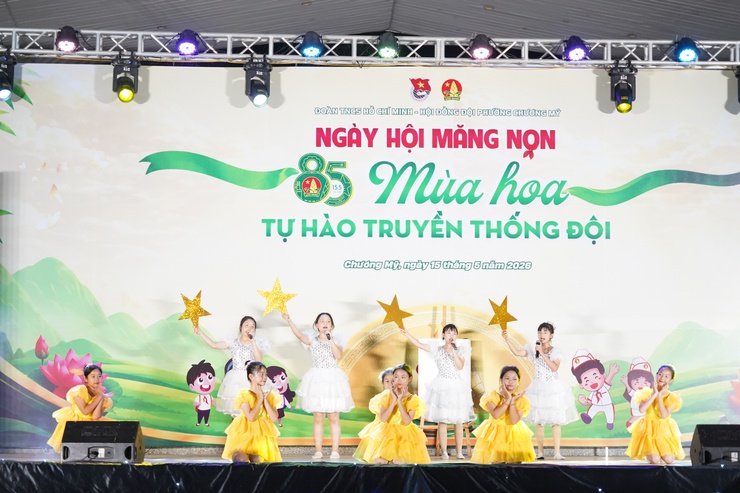 Liên hoan văn nghệ “85 mùa hoa – Đội ta lớn lên cùng đất nước”- Ảnh 3.