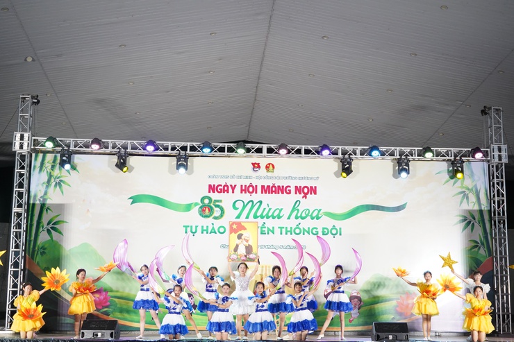 Liên hoan văn nghệ “85 mùa hoa – Đội ta lớn lên cùng đất nước”- Ảnh 4.
