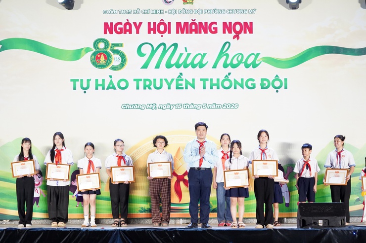 Liên hoan văn nghệ “85 mùa hoa – Đội ta lớn lên cùng đất nước”- Ảnh 16.