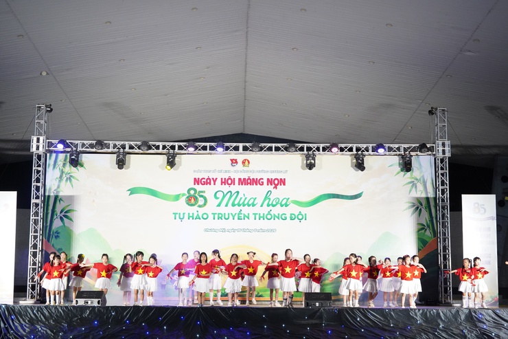 Liên hoan văn nghệ “85 mùa hoa – Đội ta lớn lên cùng đất nước”- Ảnh 25.