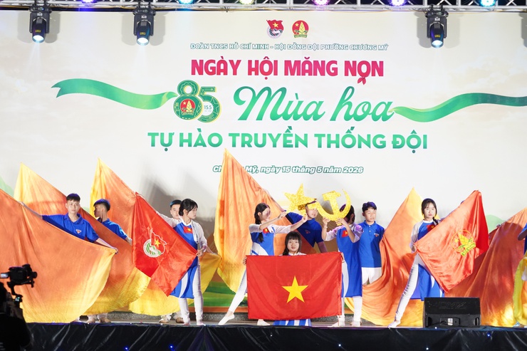 Liên hoan văn nghệ “85 mùa hoa – Đội ta lớn lên cùng đất nước”- Ảnh 28.