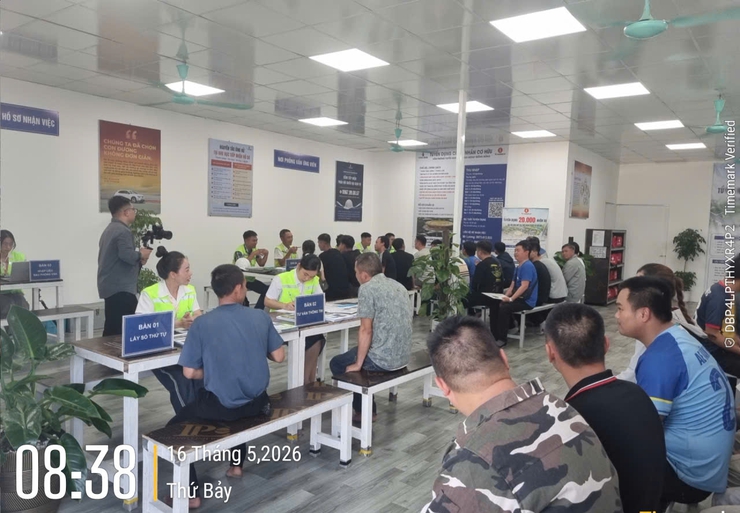 TUYỂN DỤNG HƠN 20.000 VIỆC LÀM: VINGROUP "HÚT" HÀNG TRĂM LAO ĐỘNG ĐỊA PHƯƠNG NỘP HỒ SƠ NGÀY ĐẦU- Ảnh 2.