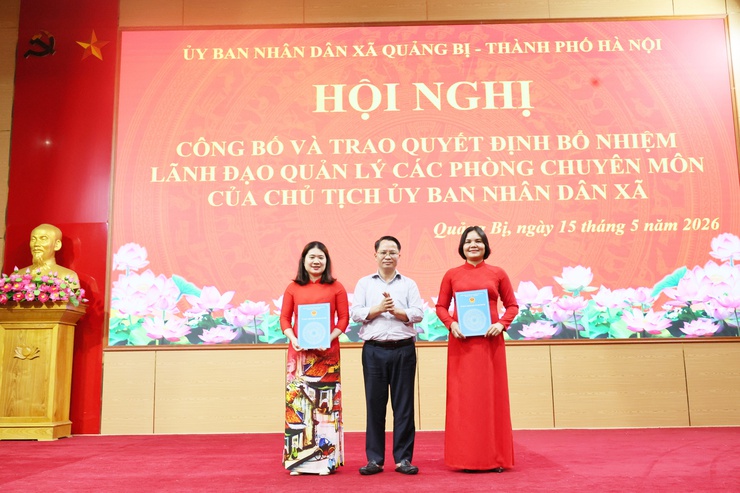 UBND xã Quảng Bị tổ chức Hội nghị công bố và trao Quyết định bổ nhiệm lãnh đạo quản lý các phòng chuyên môn- Ảnh 2.