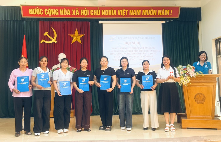 Hội Liên hiệp Phụ nữ xã Phúc Lộc tổ chức tập huấn nghiệp vụ công tác Hội và ra mắt mô hình "Chi hội số", "Tổ phụ nữ số"- Ảnh 5.