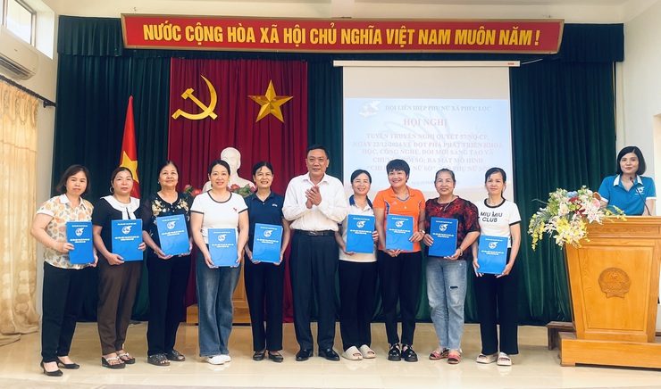 Hội Liên hiệp Phụ nữ xã Phúc Lộc tổ chức tập huấn nghiệp vụ công tác Hội và ra mắt mô hình "Chi hội số", "Tổ phụ nữ số"- Ảnh 6.