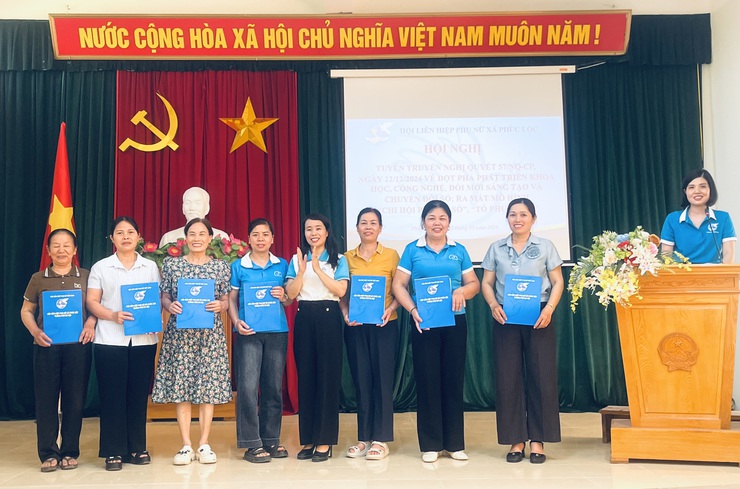 Hội Liên hiệp Phụ nữ xã Phúc Lộc tổ chức tập huấn nghiệp vụ công tác Hội và ra mắt mô hình "Chi hội số", "Tổ phụ nữ số"- Ảnh 7.
