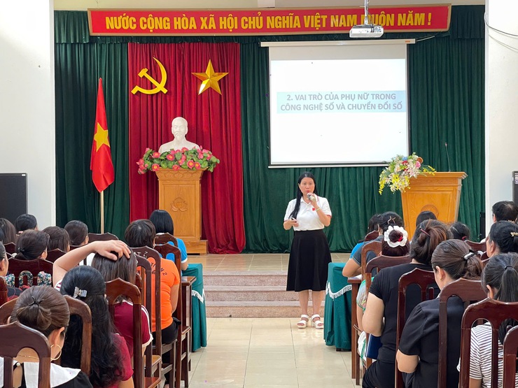 Hội Liên hiệp Phụ nữ xã Phúc Lộc tổ chức tập huấn nghiệp vụ công tác Hội và ra mắt mô hình "Chi hội số", "Tổ phụ nữ số"- Ảnh 3.