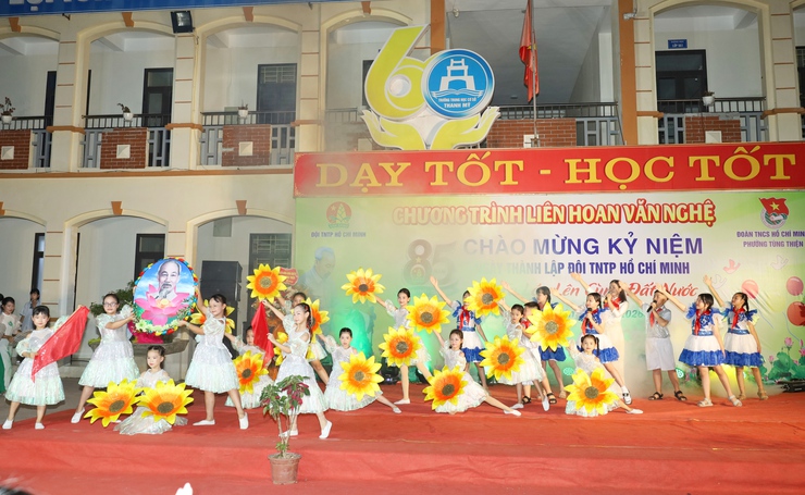 Tùng Thiện sôi nổi liên hoan văn nghệ chào mừng 85 năm Ngày thành lập Đội TNTP Hồ Chí Minh- Ảnh 3.