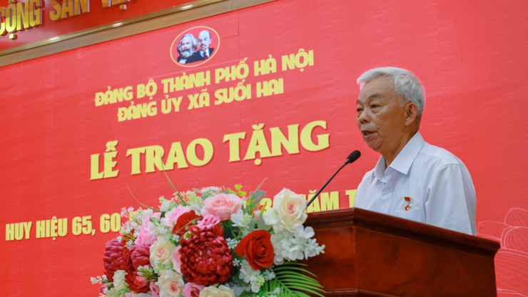 Đảng bộ xã Suối Hai trao Huy hiệu Đảng đợt 19/5/2026 cho các đảng viên tiêu biểu- Ảnh 6.