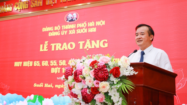 Đảng bộ xã Suối Hai trao Huy hiệu Đảng đợt 19/5/2026 cho các đảng viên tiêu biểu- Ảnh 7.