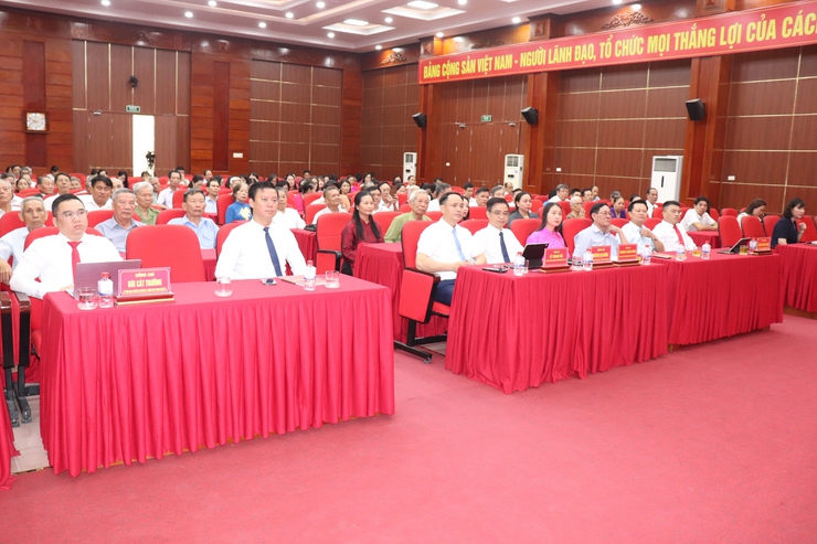 ĐẢNG BỘ XÃ PHÚ XUYÊN TRANG TRỌNG TỔ CHỨC LỄ TRAO HUY HIỆU ĐẢNG ĐỢT 19/5; KỶ NIỆM 136 NĂM NGÀY SINH CHỦ TỊCH HỒ CHÍ MINH VÀ KHAI MẠC HỘI THI BÁO CÁO VIÊN, TUYÊN TRUYỀN VIÊN GIỎI NĂM 2026- Ảnh 2.