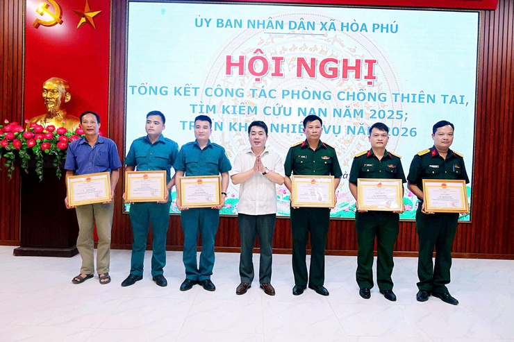 Xã Hòa Phú: Tổ chức Hội nghị tổng kết công tác phòng, chống thiên tai và tìm kiếm cứu nạn năm 2025; triển khai nhiệm vụ năm 2026- Ảnh 7.