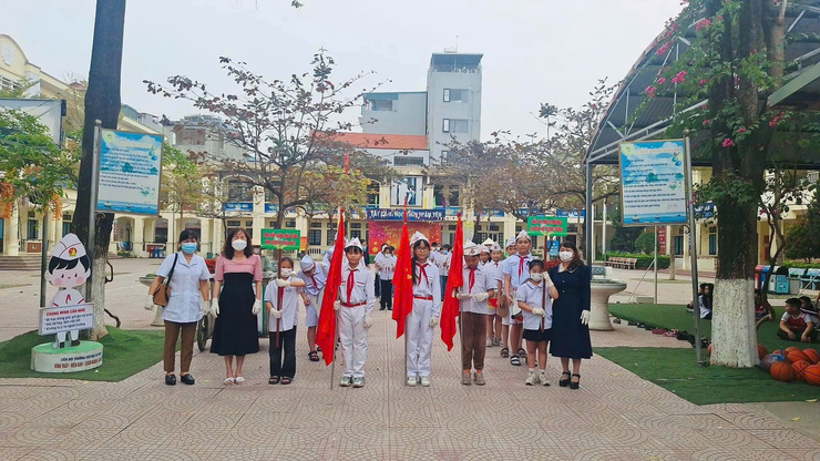 Tiểu học Di Trạch với mô hình “hành trình xanh - nâng bước em tới trường” năm học 2025 - 2026- Ảnh 1.