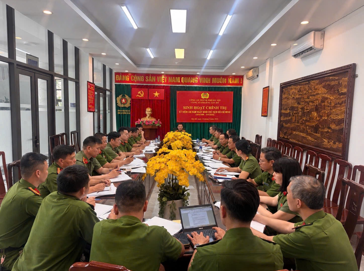 Công an phường Tây Hồ khắc ghi lời Bác dạy, lan tỏa tinh thần vì Nhân dân phục vụ- Ảnh 1.