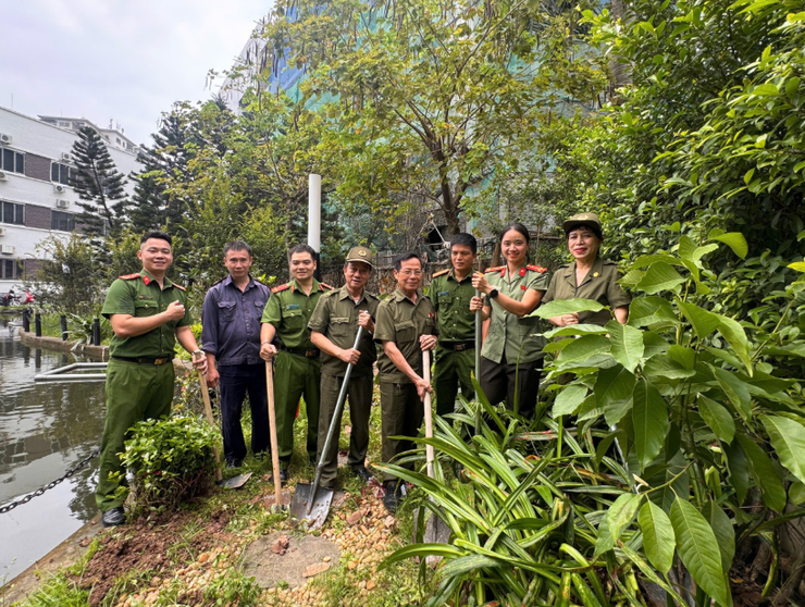 Công an phường Tây Hồ khắc ghi lời Bác dạy, lan tỏa tinh thần vì Nhân dân phục vụ- Ảnh 8.