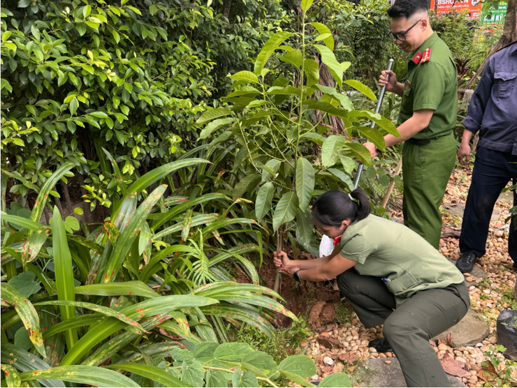 Công an phường Tây Hồ khắc ghi lời Bác dạy, lan tỏa tinh thần vì Nhân dân phục vụ- Ảnh 11.