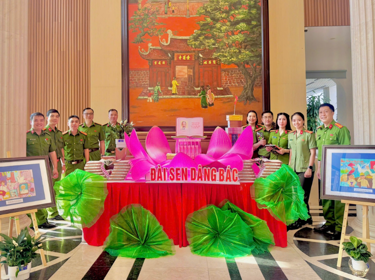 Công an phường Tây Hồ khắc ghi lời Bác dạy, lan tỏa tinh thần vì Nhân dân phục vụ- Ảnh 12.
